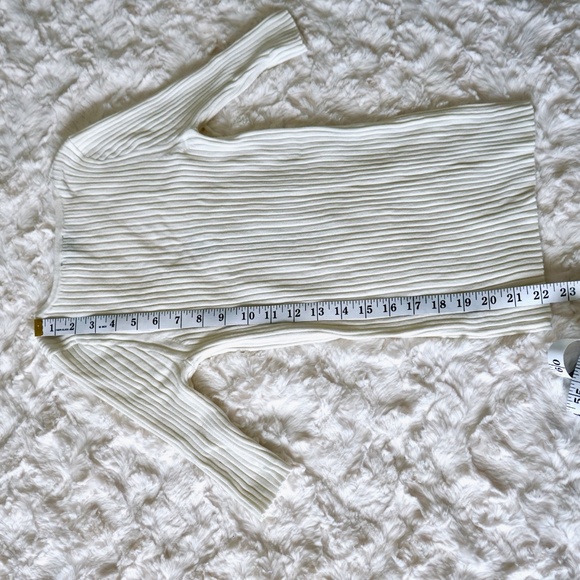 EXPRESS - V-neck zip up top ribbed half sleeve -  off white  - Size Small - Picture 4 of 9